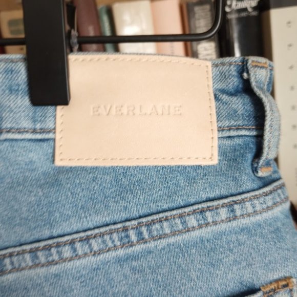 Everlane Curvy Cheeky Straight Jean - Picture 4 of 7